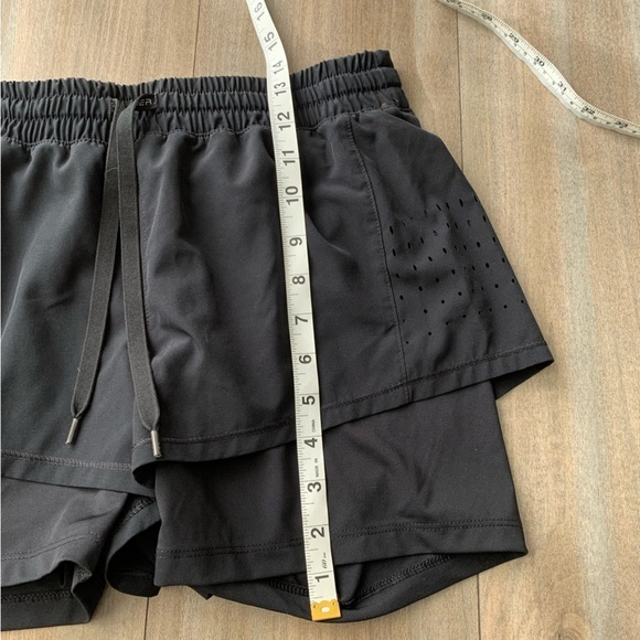 SPYDER Active laser cut double layer running short black size small - Picture 4 of 6